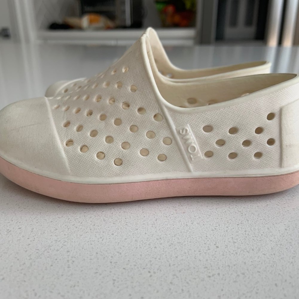 Toddler Toms Rubber Shoes, size 7